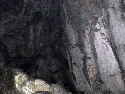 Jeskyně Hladomorna - vpravo od vchodu