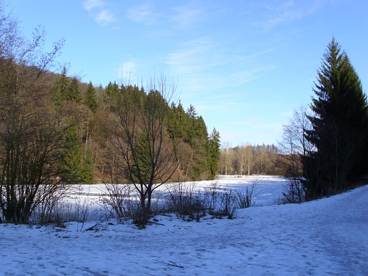 Zamrzlý rybník pod Hádkem
