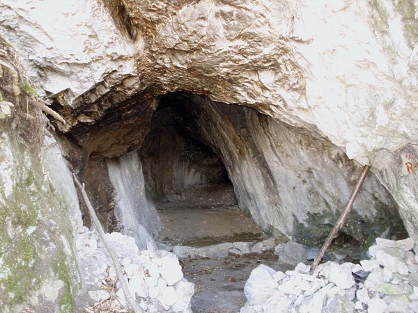 Křížova jeskyně - vstup