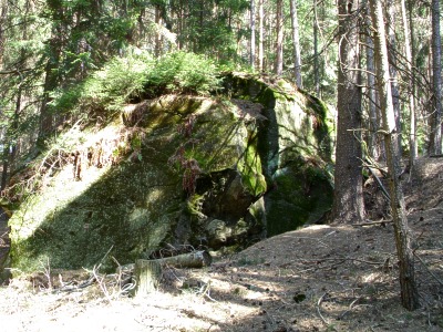 Pamětice - jeden ze 2 velkých skalních bloků