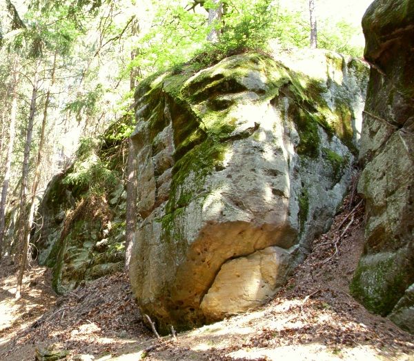 Pamětice - tajemný skalní útvar - pravá část