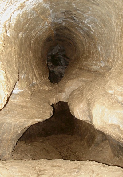 Průhled přes Hlaveň děla - Malčina jeskyně