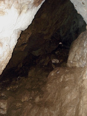 Málčina jeskyně - klouzavý vstupní svah
