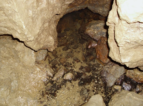 Jeskyně Netopýrka - podzemní potůček
