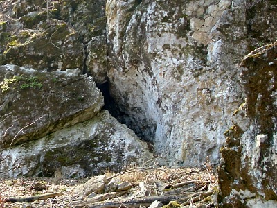 Jeskyně v skalním masivu Vepřku